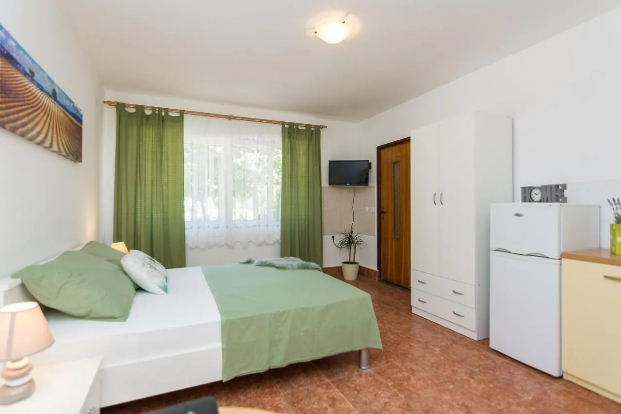Apartments Marko Sukošan