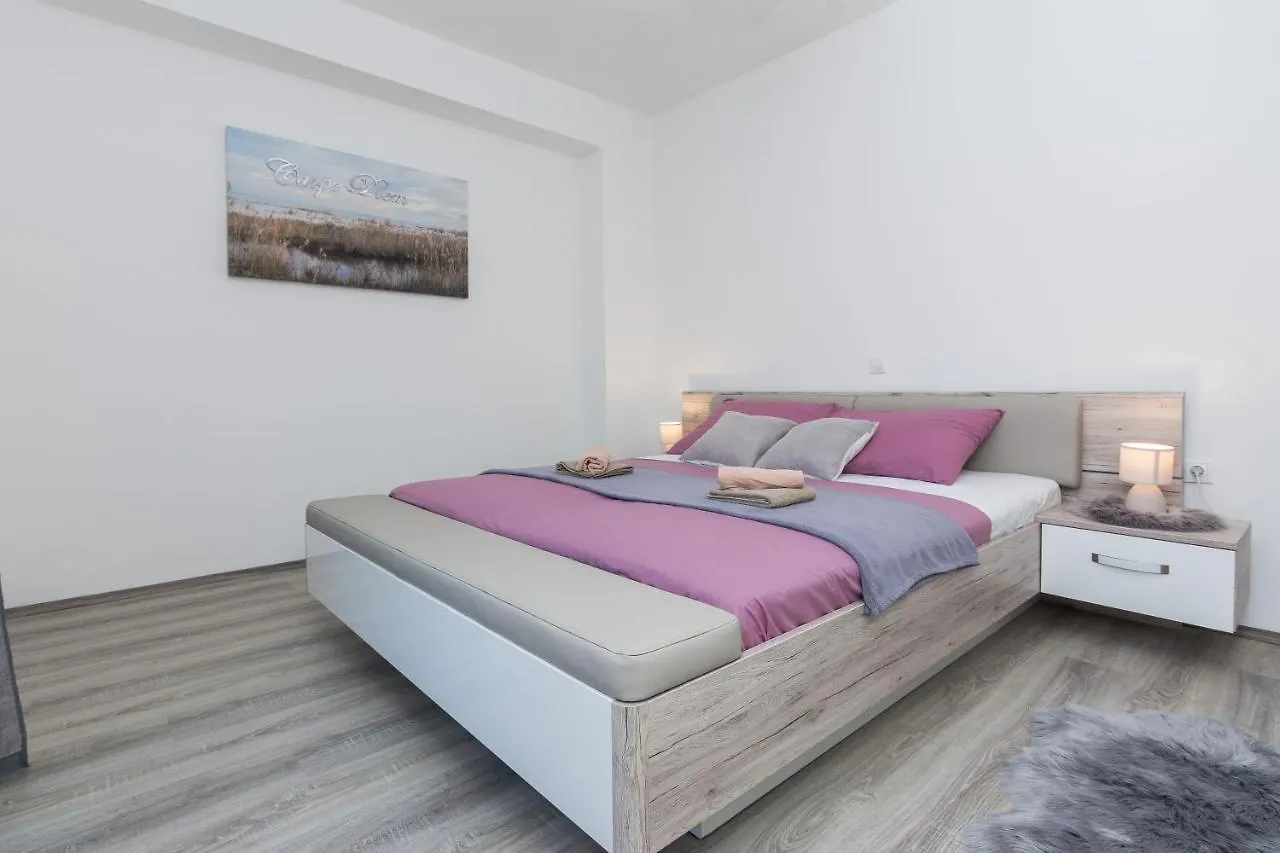 Apartments Marko Sukošan