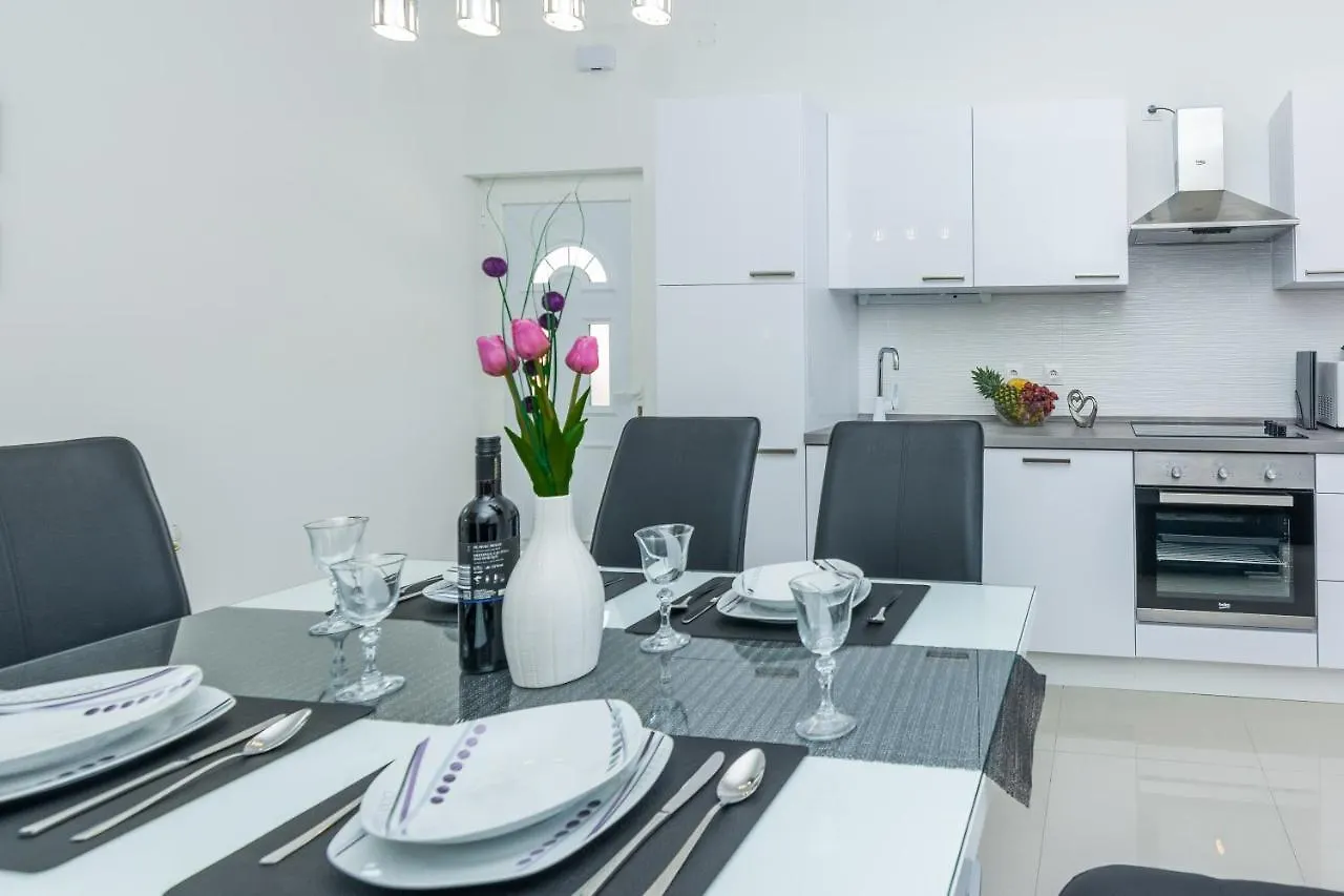 Apartments Marko Sukošan